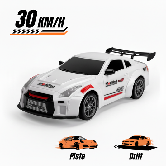 Nissan GT-R R35 1/24 – Voiture Télécommandée Drift et Piste 30 km/h